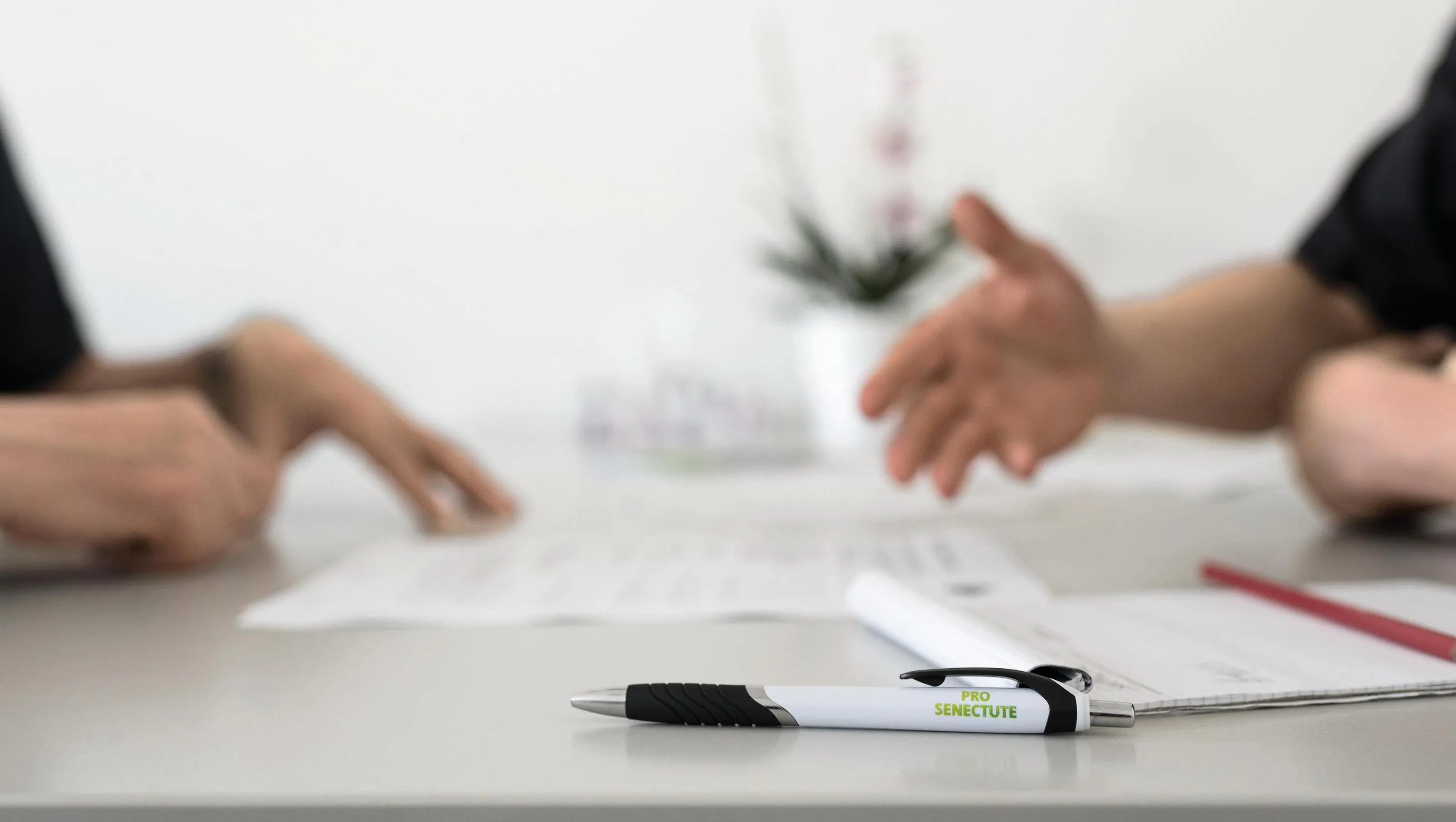 admin Pro_Senectute_Sozialberatung_im_Buero®KEYSTONE-Christian-Beutler_2_druck